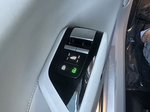 Used 2025 Volvo EX90 Plus image 25