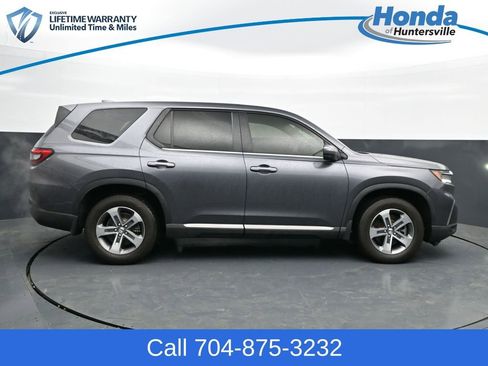Used 2025 Honda Pilot EX-L image 5