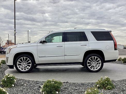 Used 2020 Cadillac Escalade Luxury image 8