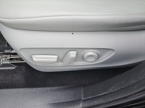 Used 2022 Toyota Highlander XLE AWD/4WD image 14