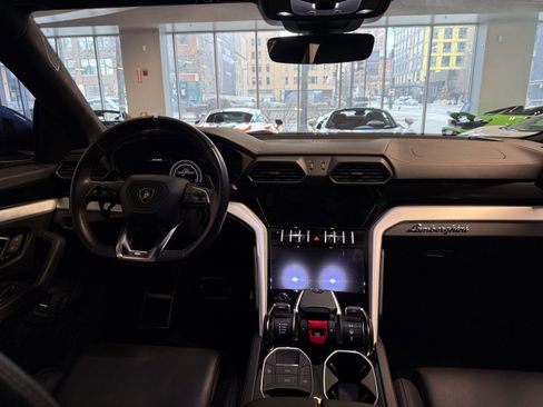 Used 2020 Lamborghini Urus AWD/4WD image 10