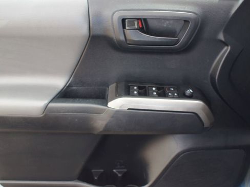 Used 2019 Toyota Tacoma SR5 RWD image 28
