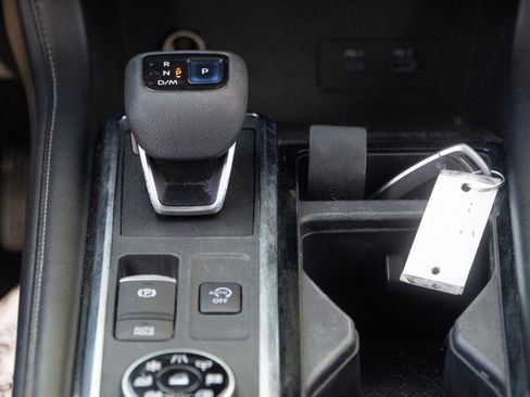 Used 2022 Nissan Pathfinder S AWD/4WD image 31