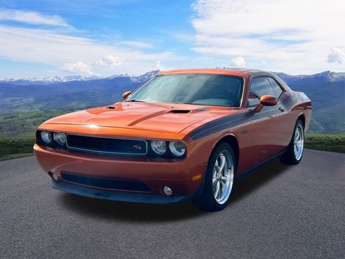 Used 2011 Dodge Challenger R/T image 1
