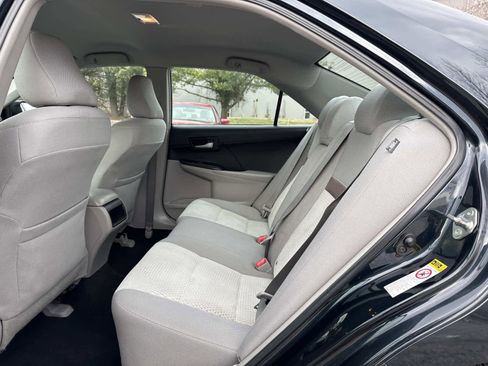 Used 2014 Toyota Camry LE image 15