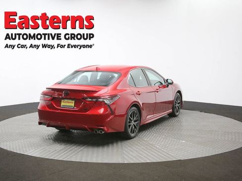 Used 2021 Toyota Camry SE w/ Cold Weather Package image 40