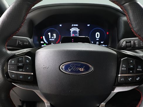 Used 2025 Ford Explorer ST-Line w/ ST-Line Street Pack AWD/4WD image 10