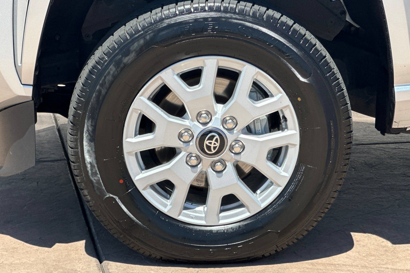 Used 2024 Toyota Tacoma SR5 AWD/4WD image 32