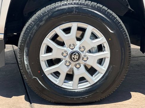 Used 2024 Toyota Tacoma SR5 AWD/4WD image 32