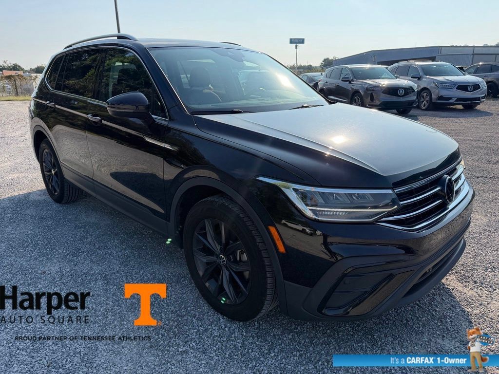 Used 2024 Volkswagen Tiguan SE w/ Panoramic Sunroof Package FWD image 6