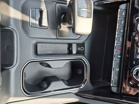 Used 2025 GMC Sierra 1500 AT4 w/ AT4 Premium Package AWD/4WD image 41