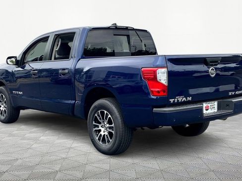 Used 2022 Nissan Titan SV image 4
