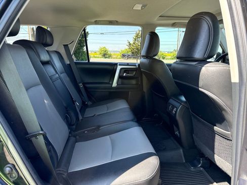 Used 2020 Toyota 4Runner SR5 Premium w/ Moonroof Package AWD/4WD image 19