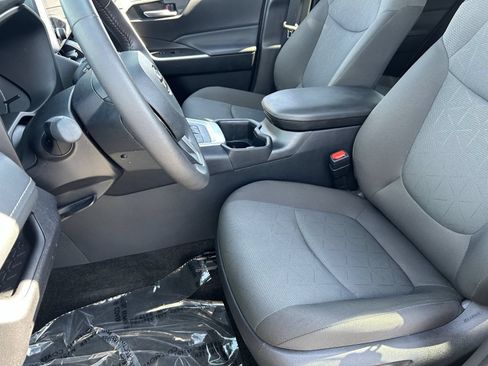 Used 2025 Toyota RAV4 XLE w/ Convenience Package AWD/4WD image 26