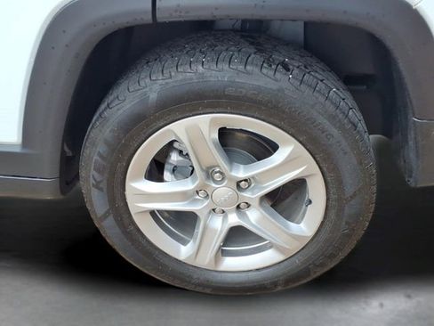 Used 2024 Jeep Compass Latitude AWD/4WD image 27
