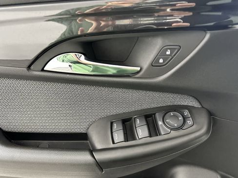 Used 2025 Chevrolet TrailBlazer LT image 11