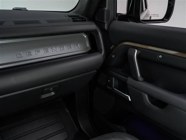 Used 2025 Land Rover Defender 110 X AWD/4WD image 29