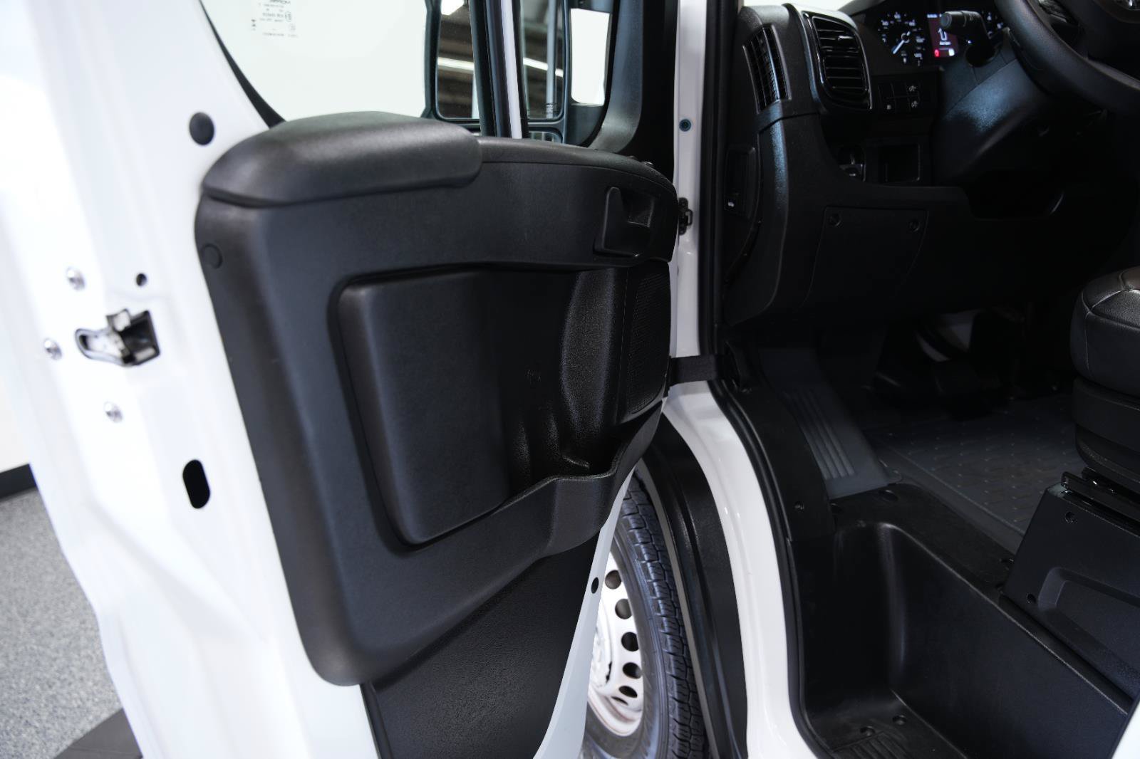 Used 2025 RAM ProMaster 2500 w/ Convenience Group FWD image 26