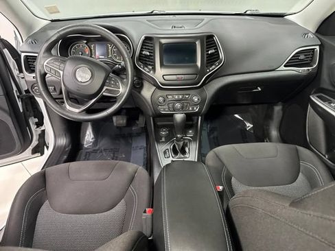 Used 2019 Jeep Cherokee Latitude w/ Popular Appearance Group AWD/4WD image 2