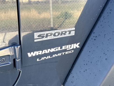 Used 2018 Jeep Wrangler Unlimited Sport w/ Connectivity Group image 9