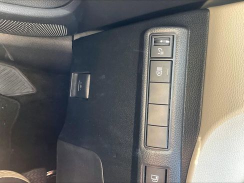 Used 2024 Toyota Corolla LE FWD image 30