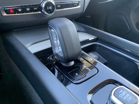 Used 2025 Volvo XC60 B5 Plus image 26