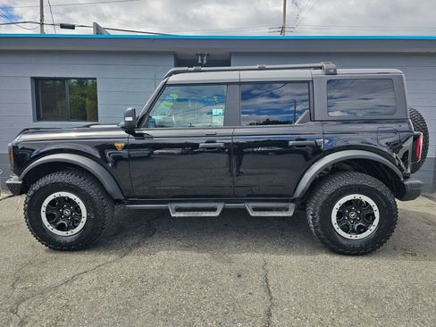 Used 2023 Ford Bronco Badlands w/ Sasquatch Package AWD/4WD image 2