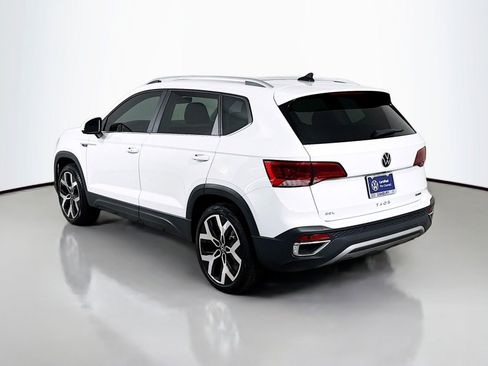 Certified 2022 Volkswagen Taos SEL w/ Panoramic Sunroof Package AWD/4WD image 3