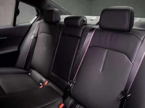 Used 2025 BMW M5 w/ Carbon Package image 72