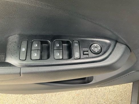 Used 2022 Hyundai Venue SEL FWD image 12