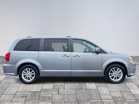 Used 2020 Dodge Grand Caravan SXT image 8