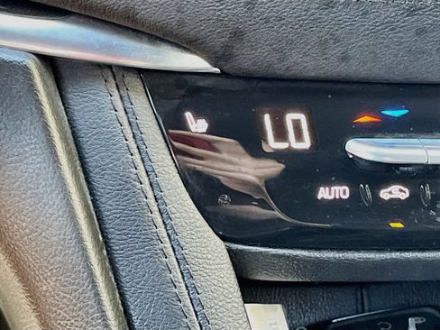 Used 2025 Cadillac XT6 Luxury AWD/4WD image 20