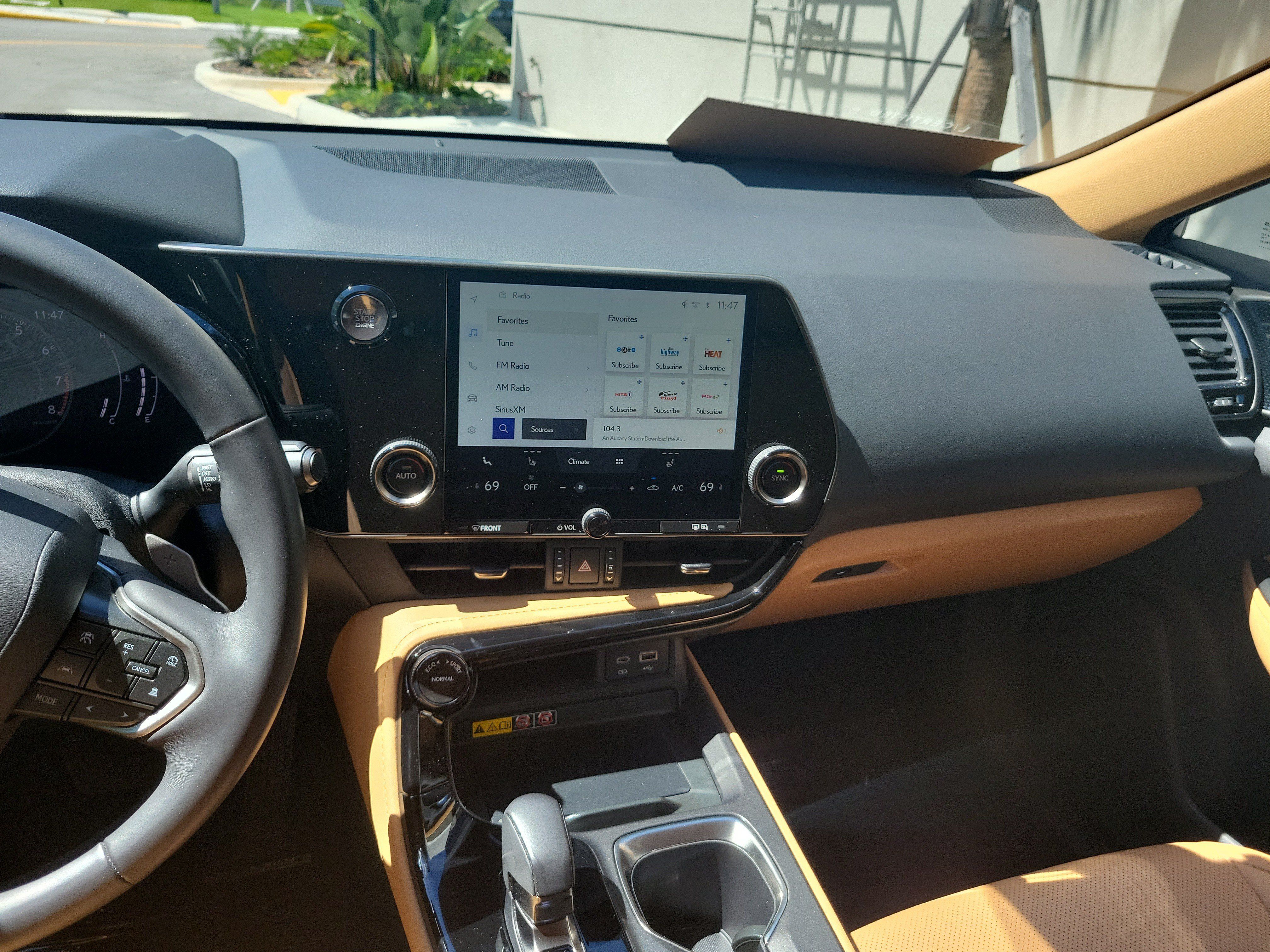 Used 2025 Lexus NX 250 FWD w/ Accessory Package (K3) image 18