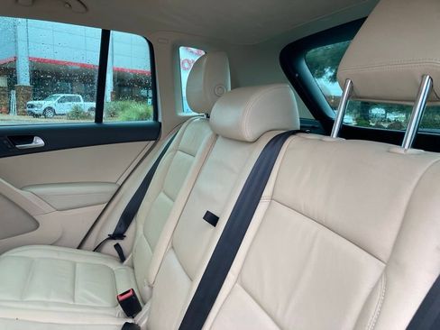 Used 2017 Volkswagen Tiguan SEL FWD image 11