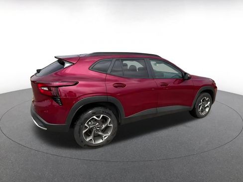 Used 2025 Chevrolet Trax LT FWD image 13