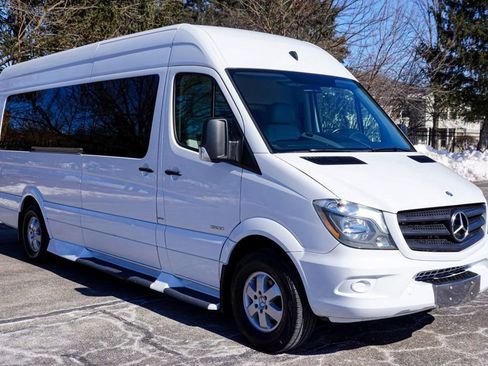 Used 2015 Mercedes-Benz Sprinter 2500 image 4
