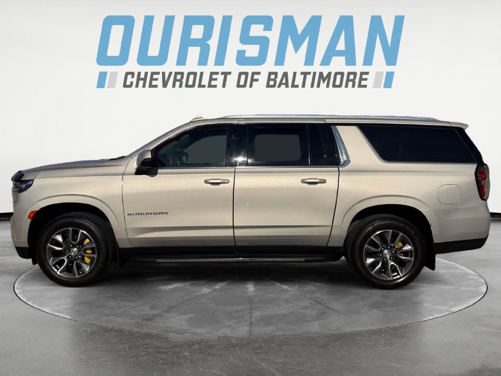 Used 2021 Chevrolet Suburban LT w/ LT Signature Package AWD/4WD image 3