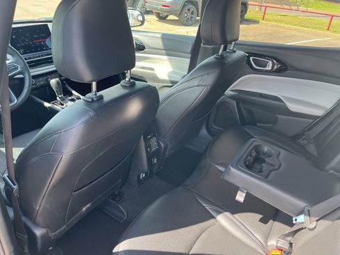 Used 2025 Jeep Compass Limited AWD/4WD image 17