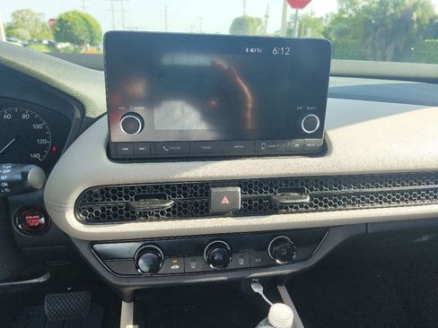 Used 2023 Honda HR-V LX image 3