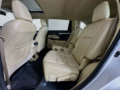 Used 2016 Toyota Highlander XLE image 30