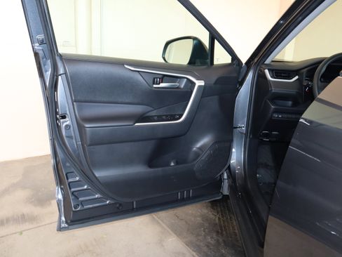Used 2024 Toyota RAV4 XLE w/ Convenience Package FWD image 31