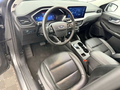 Used 2024 Ford Escape Platinum image 2