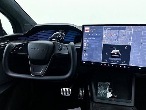 Used 2022 Tesla Model X Plaid image 5