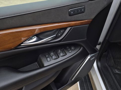 Certified 2020 Cadillac Escalade Premium Luxury AWD/4WD image 13