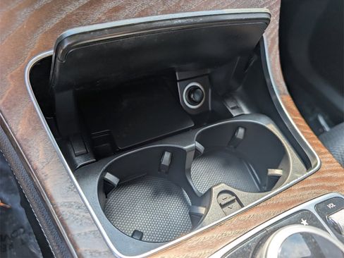 Used 2019 Mercedes-Benz GLC 300 4MATIC image 32