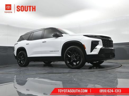 Used 2024 Chevrolet Traverse RS image 33