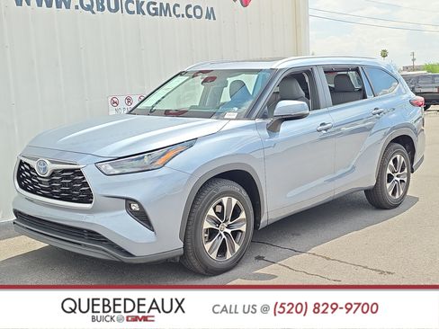 Used 2023 Toyota Highlander XLE FWD image 3