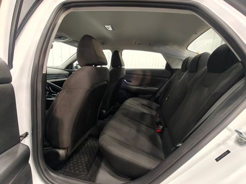 Used 2021 Hyundai Elantra SE FWD image 22