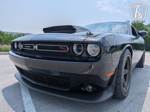 Used 2016 Dodge Challenger R/T Scat Pack w/ Leather Interior Group image 39