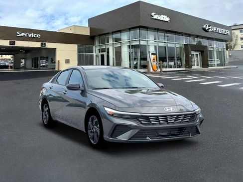 New 2026 Hyundai Elantra Sport FWD image 11